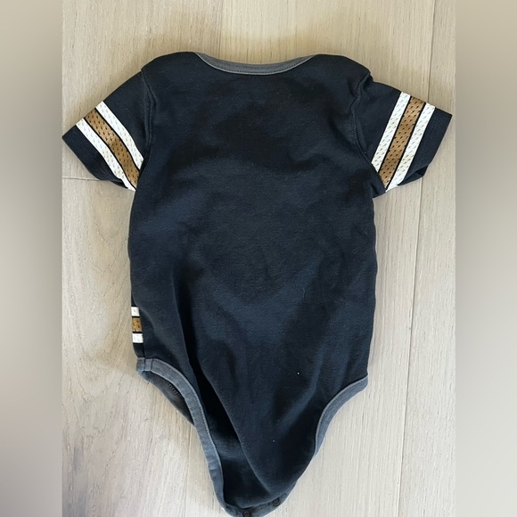 NHL Vegas Golden Knights Black Onesie with Red Logo for babies size 3-6 months - Picture 2 of 5